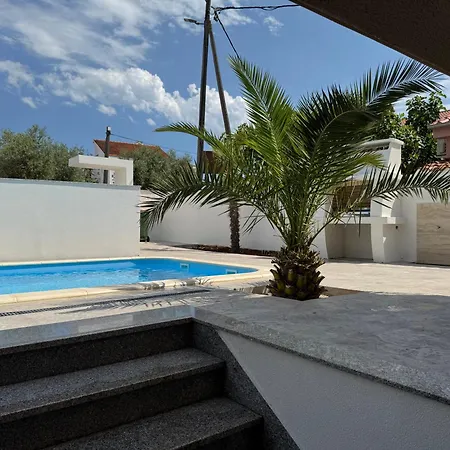فيلة Lucic - - Zadar *